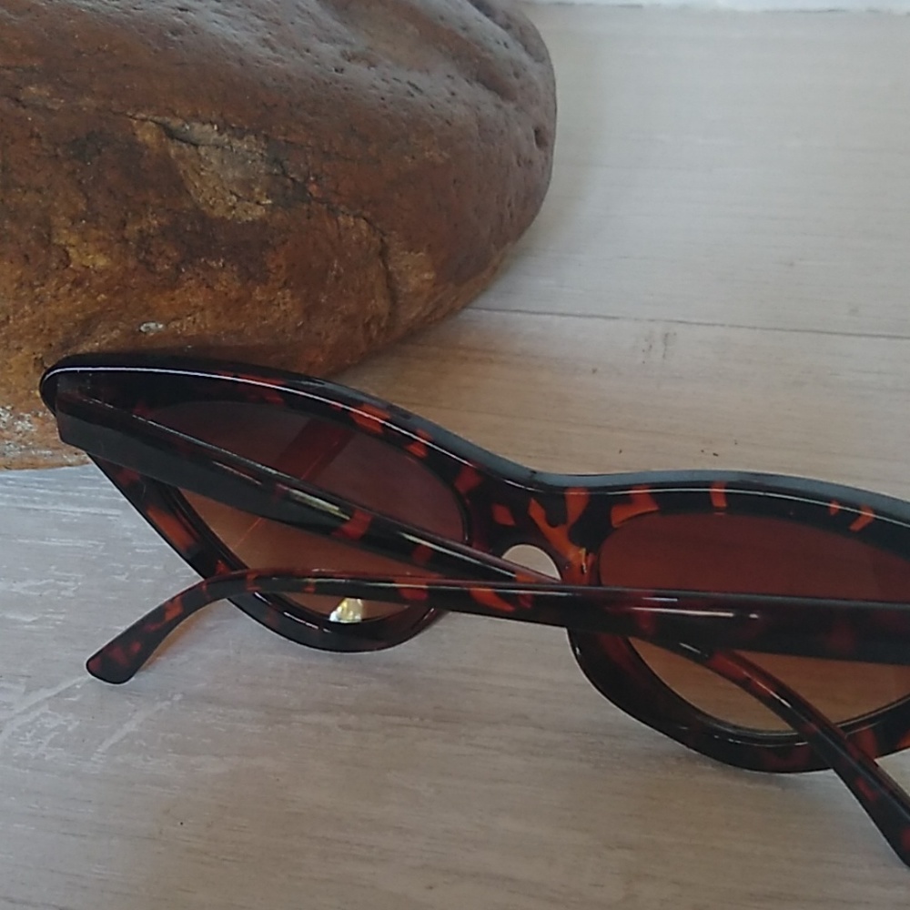 Trendy Cat Eye Faux Tortoise Shell Sunglasses - Picture 5 of 8